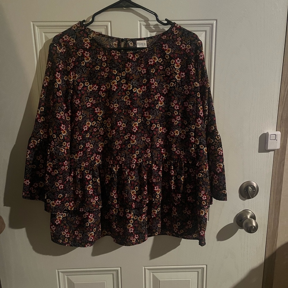 Cute Floral Top - Picture 2 of 8